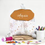 Pack Mochila solapa y Bolsita Nubes personalizado