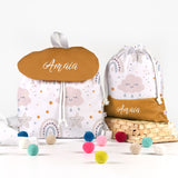 Pack Mochila solapa y Bolsita Nubes personalizado