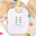 Babero personalizado Inicial Flores. Elige tu diseño