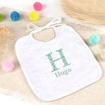 Babero personalizado Inicial Flores. Elige tu diseño