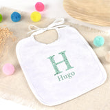 Babero personalizado Inicial Flores. Elige tu diseño