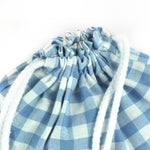 Pack Mochila y Bolsita Vichy Celeste personalizado