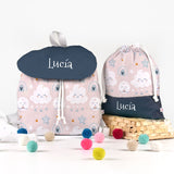 Pack Mochila solapa y Bolsita Arcoíris personalizado